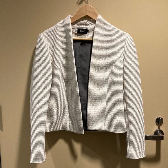 Only cropped open jacket - Picture 1 of 6